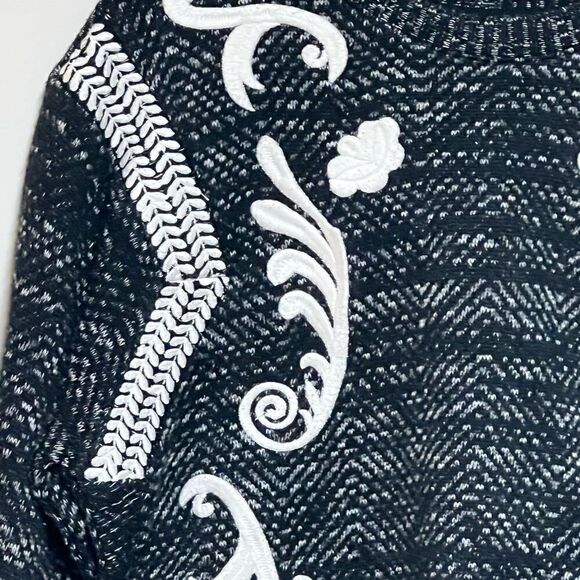 Lucky Brand Black Embroidered Twill pullover Sweater Sz Womens M - Picture 7 of 8